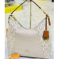 Elegance Design Leather Handbag